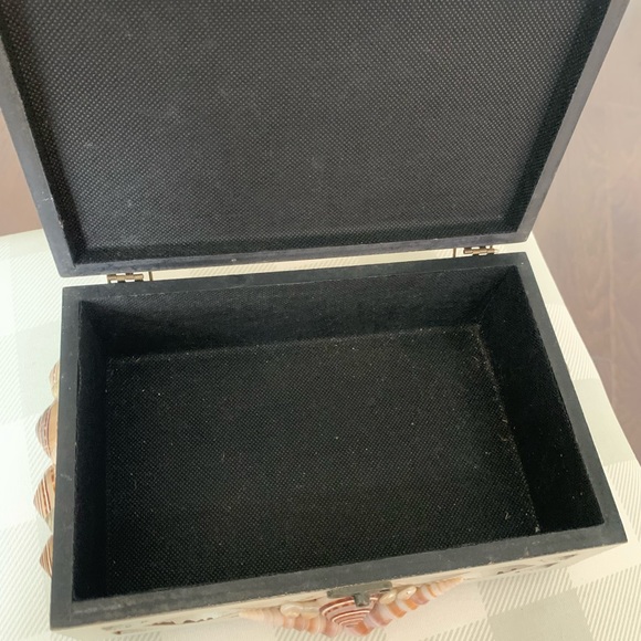 Seashell wooden box with shells and china encrusted on wooden decorative… - Picture 12 of 16